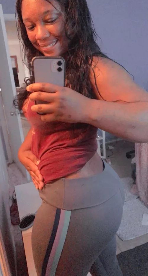 Ebony ass and a big smile cmonnnn tell me how much you’d like this on your face Bc I know you would🤓 by Karisole