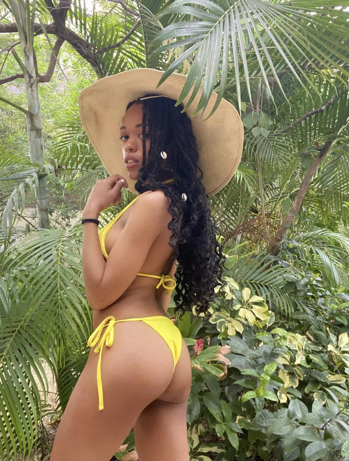 Ebony in the wild 😛 posted by Shot_Shape_4188