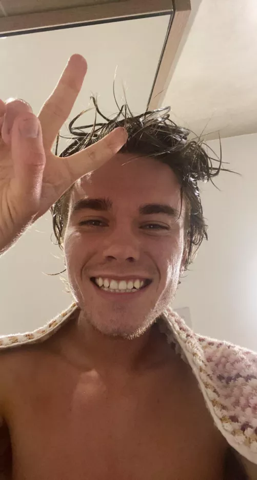 Eeeek I’ve got a date on Monday and I’m so excited and so nervous at the same! ☀️ by pledgeymds