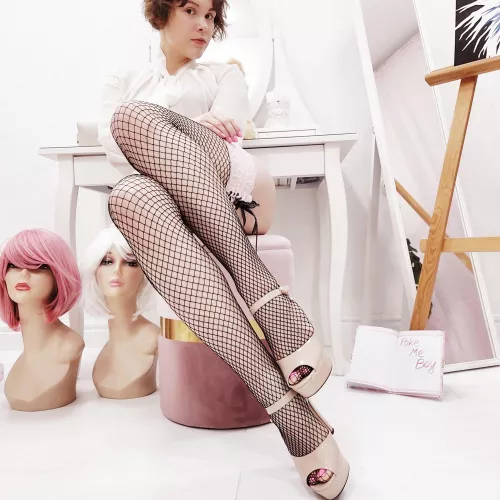 Elegance of high heels [f] by PokeMeBoy