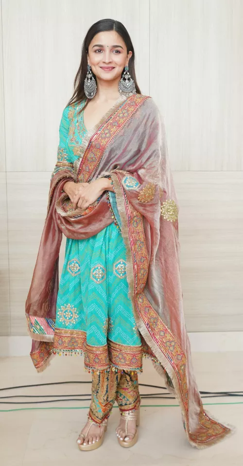 Elegant Alia Bhatt 😍 by SweetReindeer2584