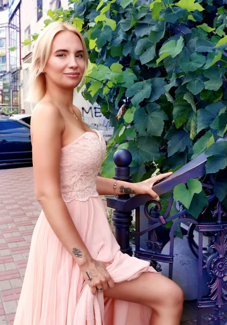 Elegant and beautiful [F38] by Snoo-53338