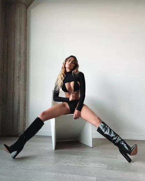 Elena Kamperi by CreepyList080