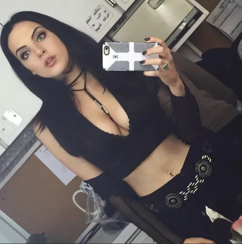 Elizabeth Gillies by LordsofGastone