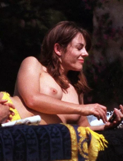 Elizabeth Hurley by Jaded-Investment-294