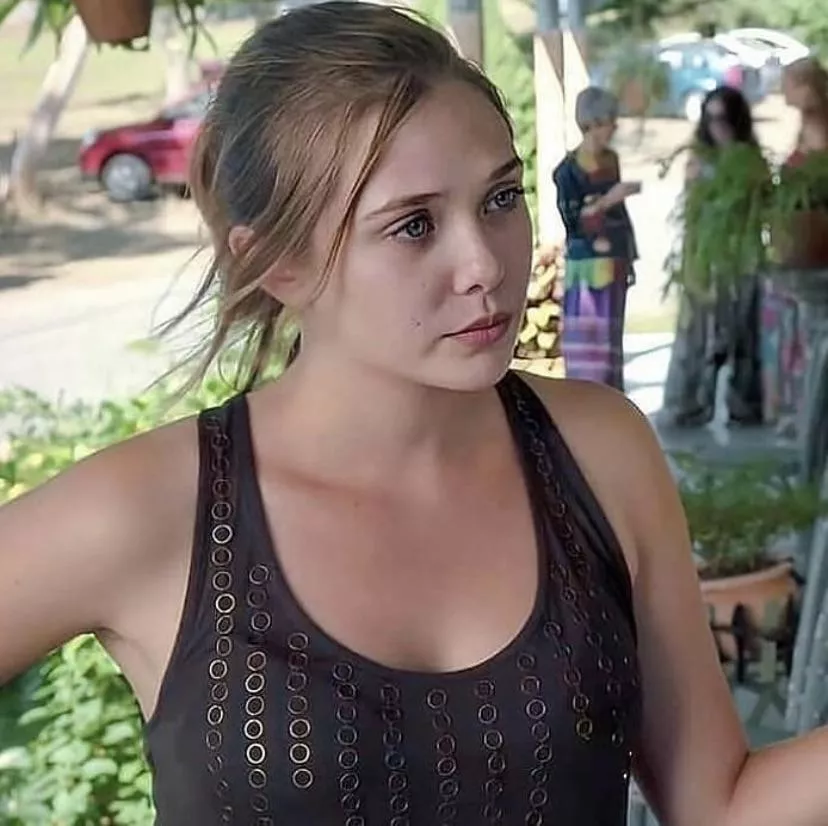 Elizabeth Olsen posted by PrayerOfTheRefuge