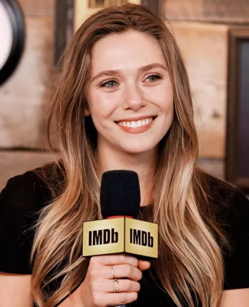 Elizabeth Olsen by LewisJustice294729
