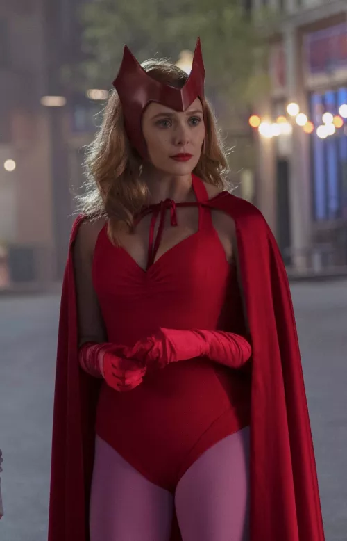Elizabeth Olsen had some serious sexy suburban milf vibes going on in WandaVision and I'm here for it by celebwanker712