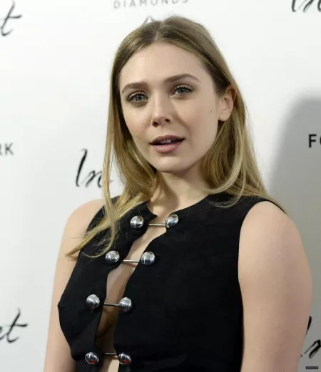 Elizabeth Olsen's delicious side boob. by GrishNackh812