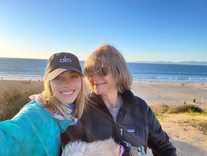 Elizabeth Turner by LawnOfTheRay