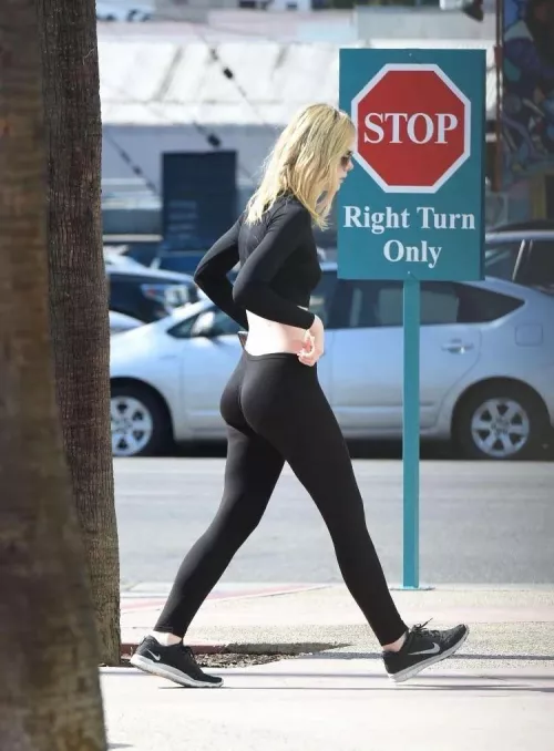 Elle Fanning by goddesslover2122