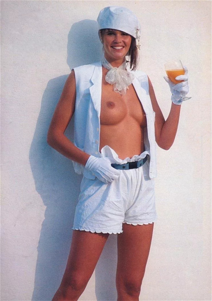 Elle Macpherson posted by notchrisdk