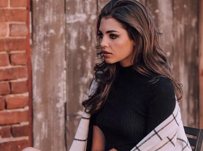 Ellie Martin posted by BOOOOOOOBIES