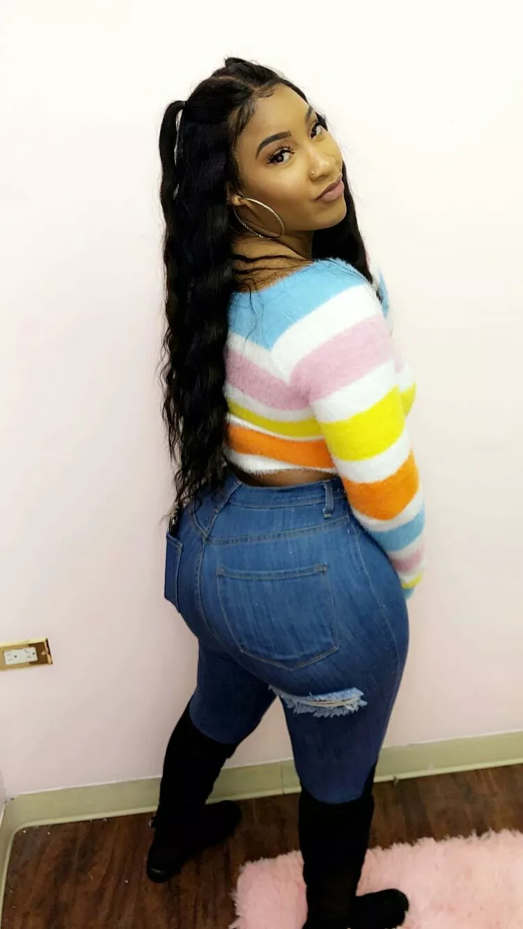 Elliee posted by uniqueoneguy