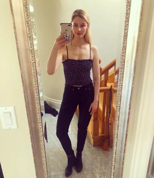 Elsa by PolishedGold