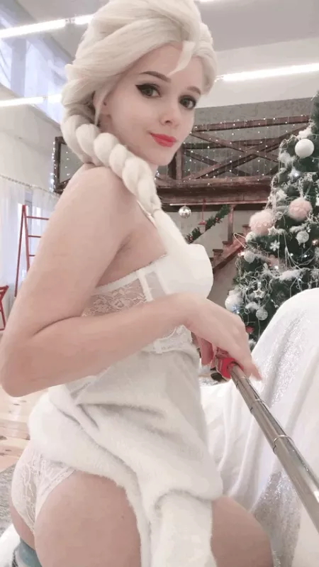 Elsa making some selfies while chilling by irina_sabetskaya