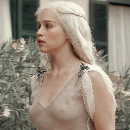Emilia Clarke by HuevitoPA