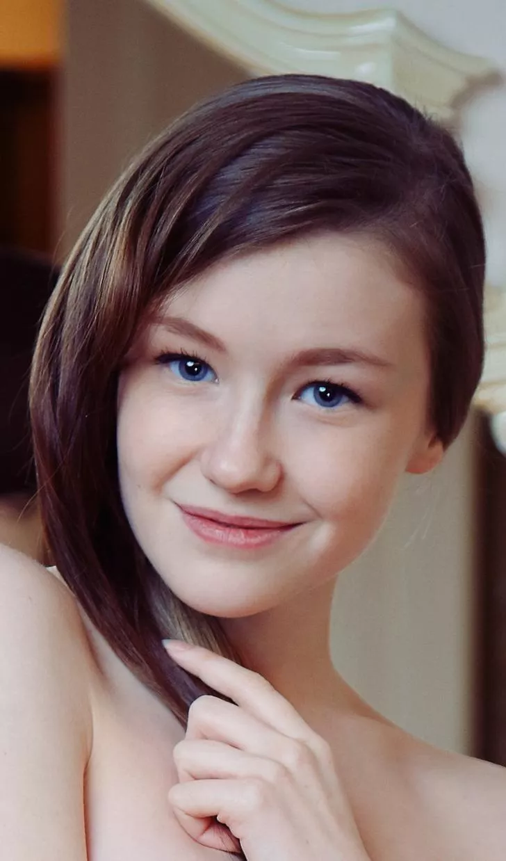 Emily Bloom posted by youcrush20