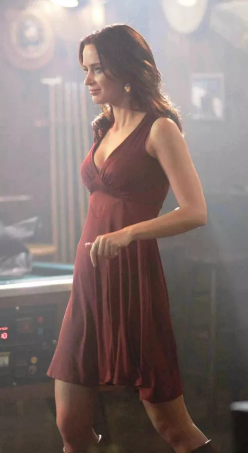 Emily Blunt by oblique_shockwave