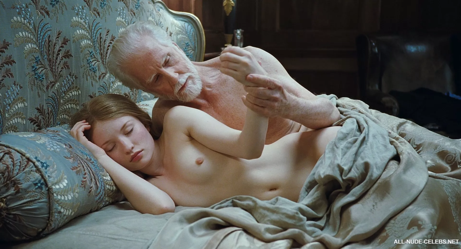 Emily Browning posted by CelebNudeNews