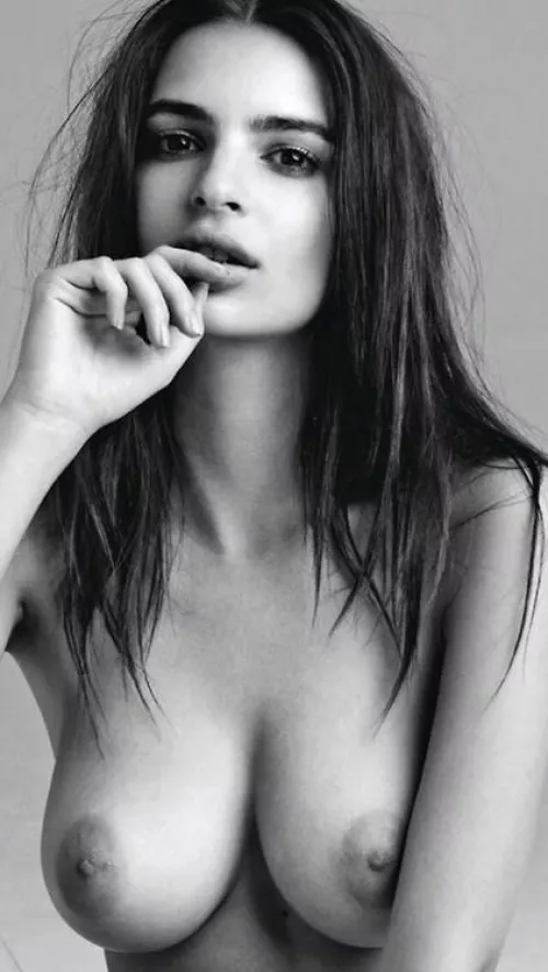 Emily Ratajkowski by goddesslover2122