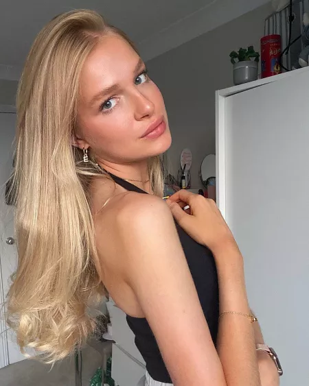 Emily Unkles by enjoying-beauty