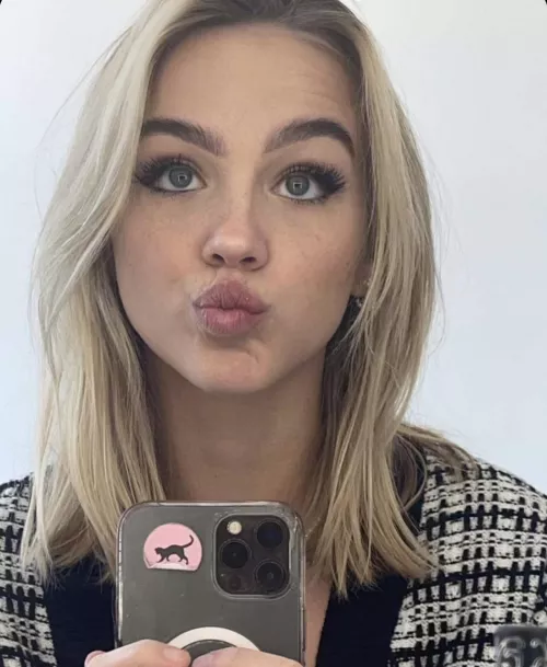 Emma brooks by RKBAN