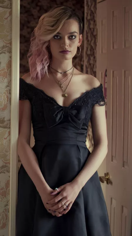 Emma Mackey by hung_9-5