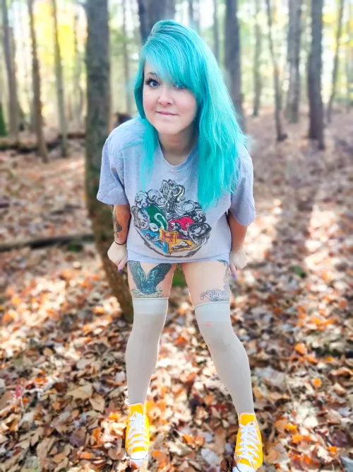 Emo nerdy girl! Wanna play wizards? by gothic_popsicle