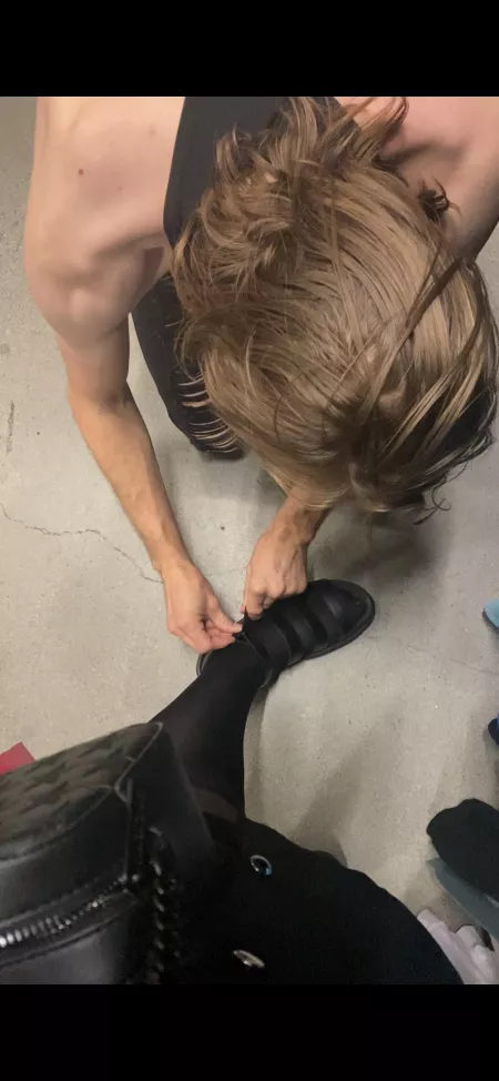 Employees watched as I was on my knees worshiping her feet for a few minutes by Juliandolley