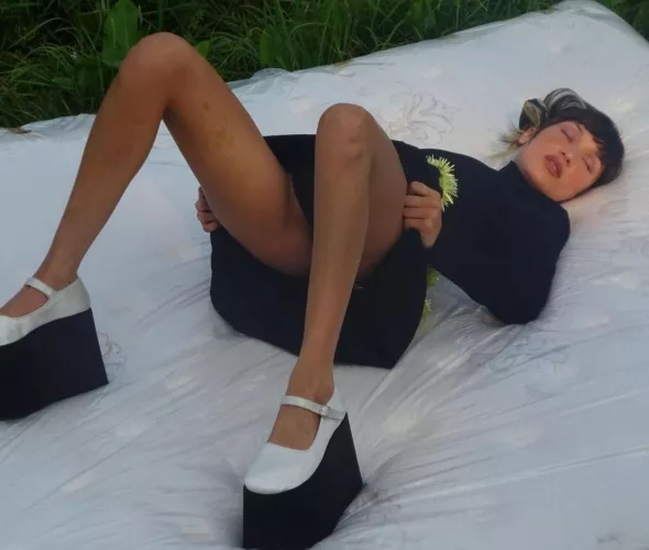 Empty my heavy balls to Bella Hadid and Paris Hilton. Can show by Cheap-Experience3586