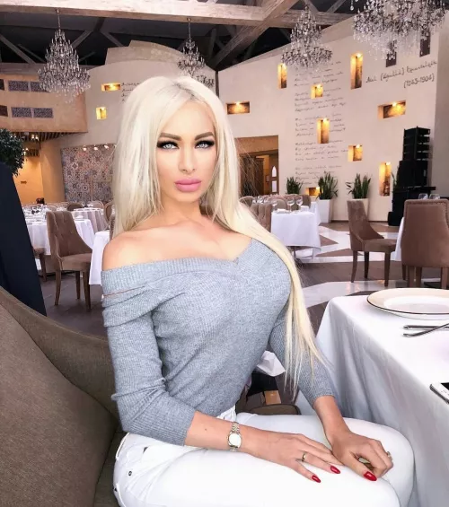 Empty Restaurant by gooningaccount