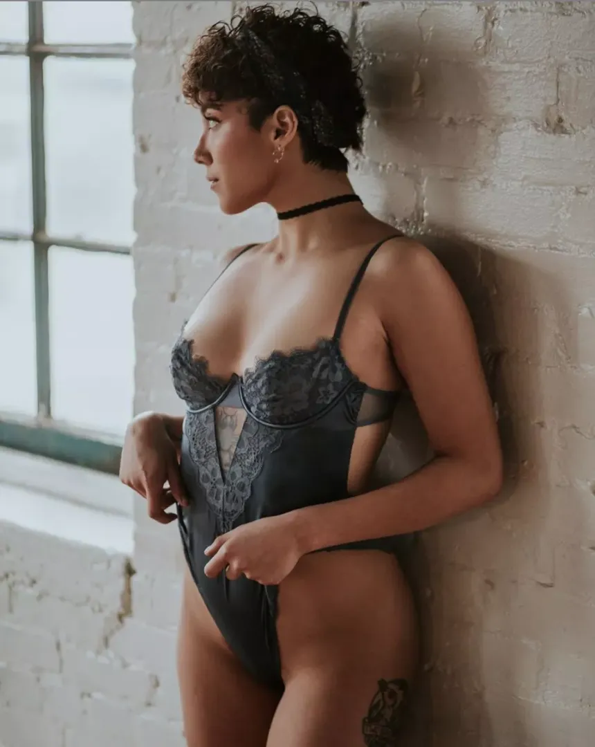 En lingerie fine posted by basseyhound