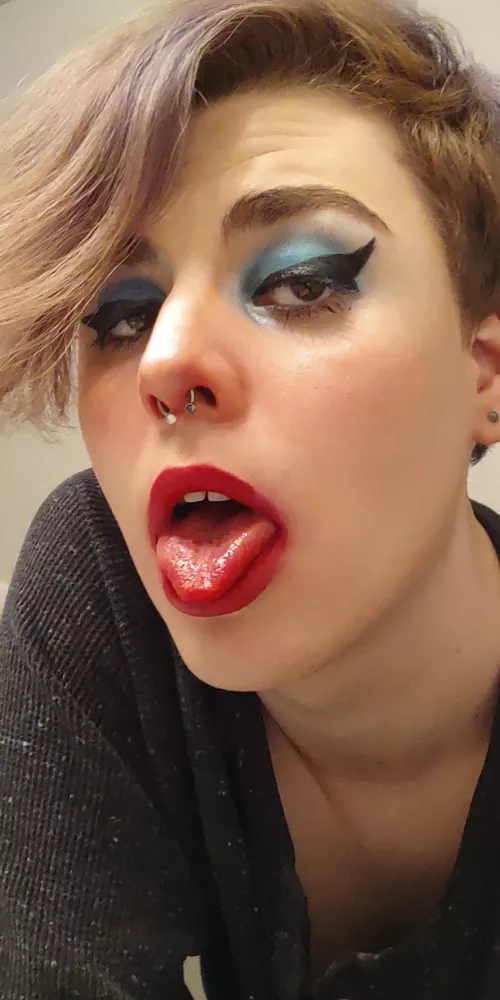 Endless bliss, taste of a kiss 💋 by HarleenQwynndolynn