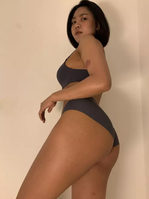 Enjoy the view there dear 😏 by estimata101