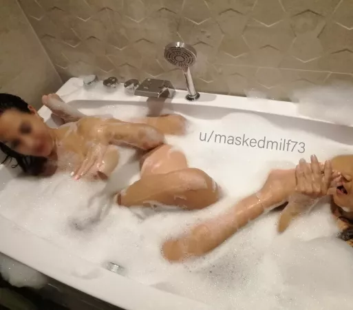 Enjoy this 2 🔥🔥 mature mommys by maskedmilf73