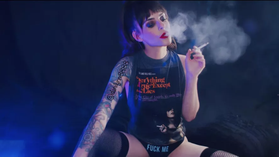 👿 Enjoy your day babes 💋💨💨💨 by DaniLynn8888