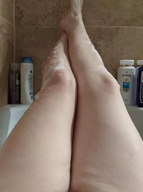 Enjoying a relaxing bath 💖 by keepinghandstomyself