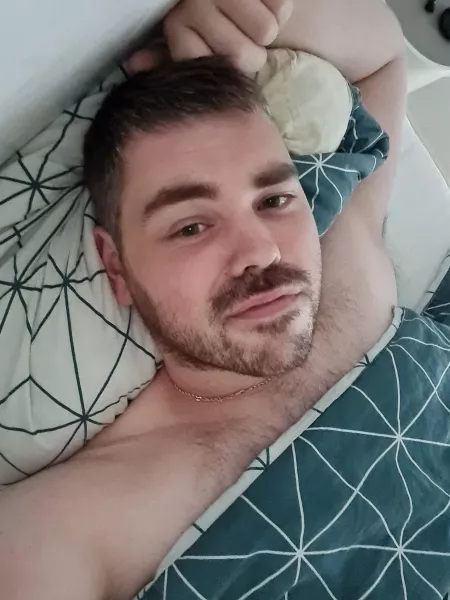 Enjoying my last days of vacation in bed 😴😊 by Earphy