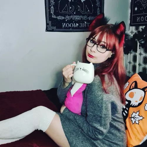 Enjoying relaxing in bed anyone wanna join me 😘 by Pixieboo93