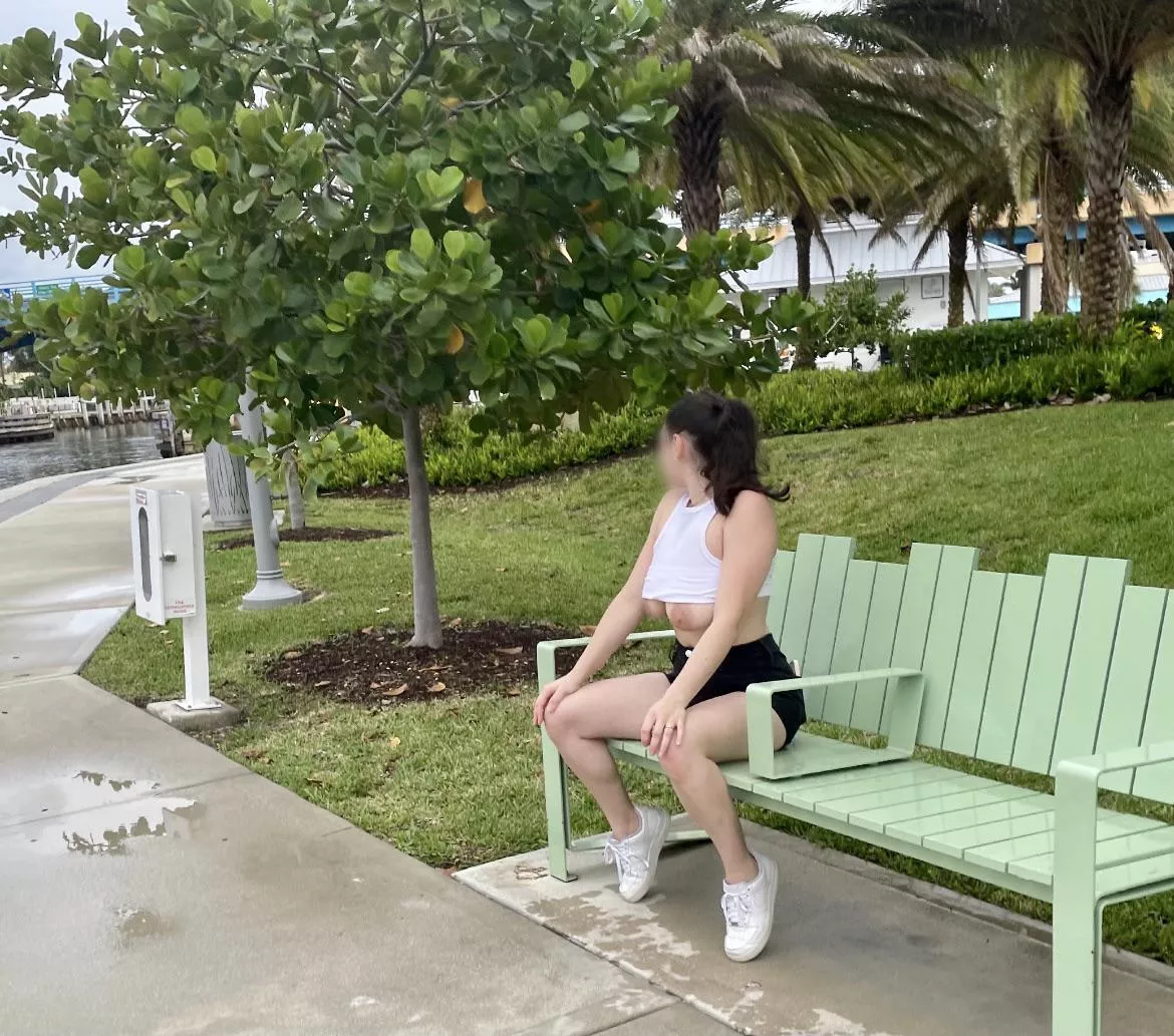 Enjoying the breeze … [f] posted by Illuminatingwmn