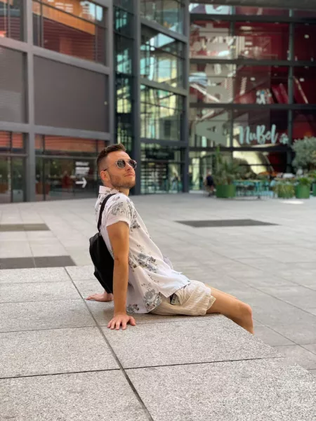 Enjoying the day in Madrid 🤙🏼🌞 by andilivingston