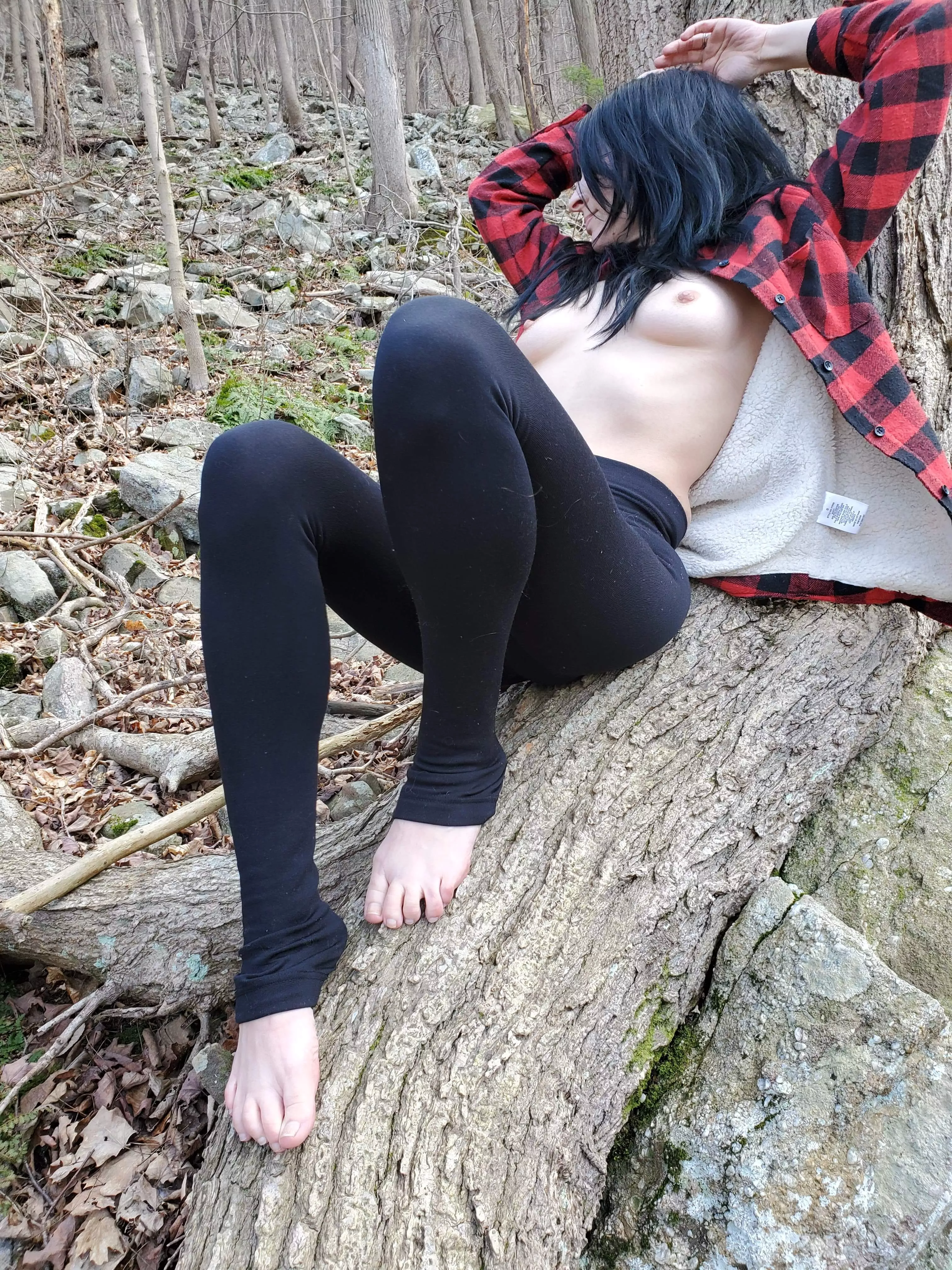 Enjoying the great outdoors 😏 posted by PunkdPrincess