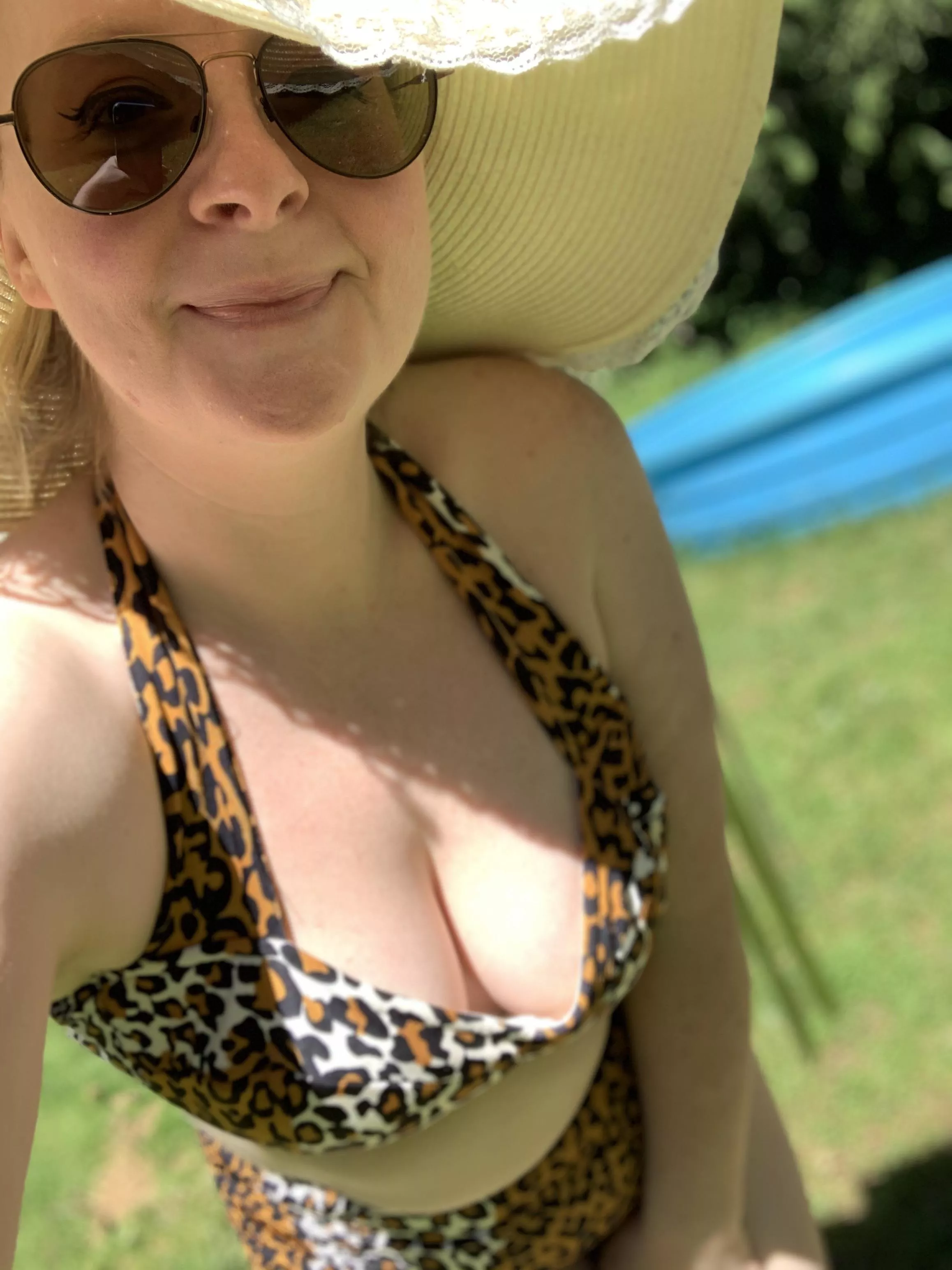 Enjoying the sunshine posted by penelope_quinn_