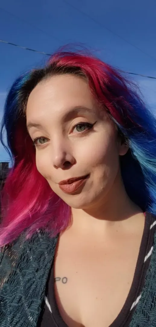 Enjoying the sunshine while I can! posted by alwaysthefeisty