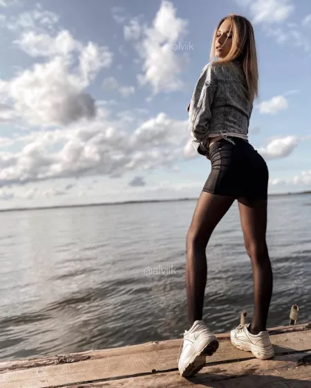 Enjoying the view (@alviik) by yoro26