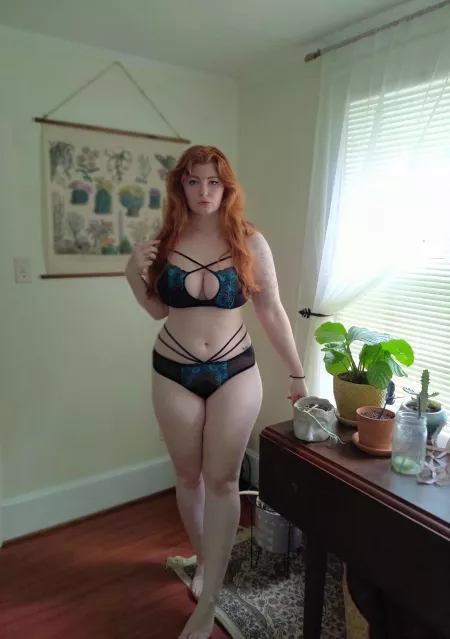 Enough curves here to take you on a ride 😈 by iceplants