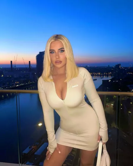 Entering the evening by altbubblr