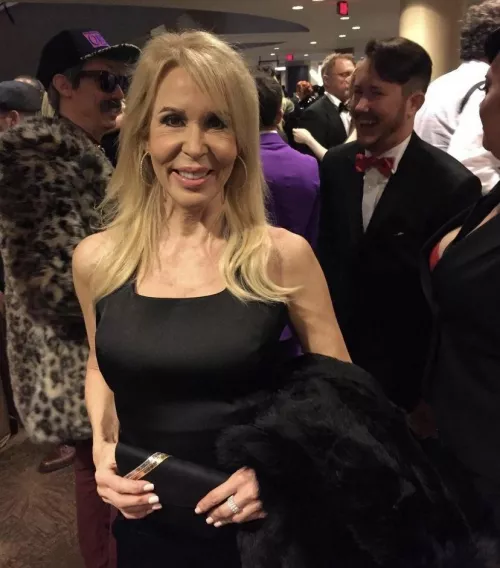 Erica Lauren is the queen of GILFs by RavnAhriman2