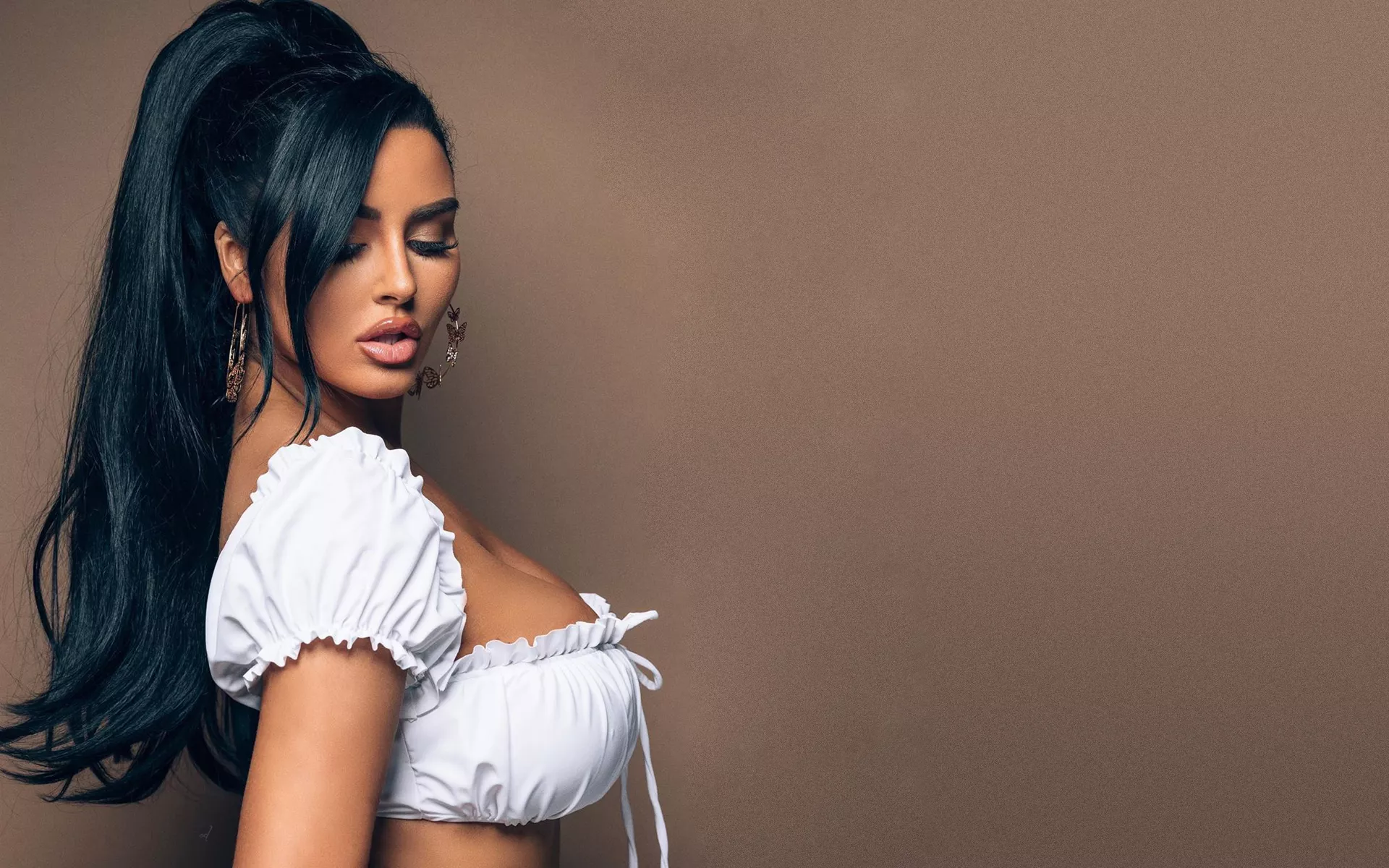 Esmeralda (1920 x 1200) posted by price_capt